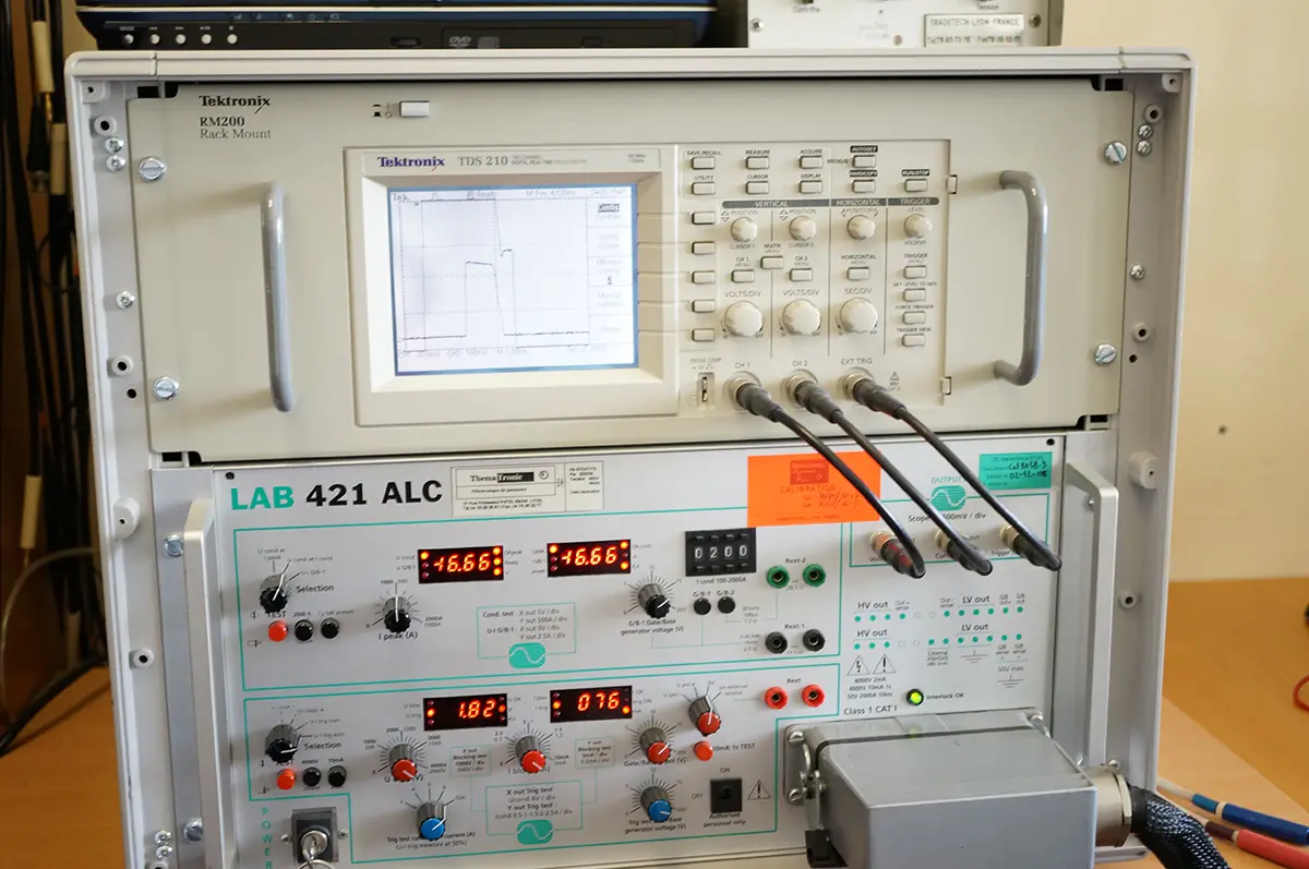 Banc d’essai de composants de puissance chez THEMATRONIC