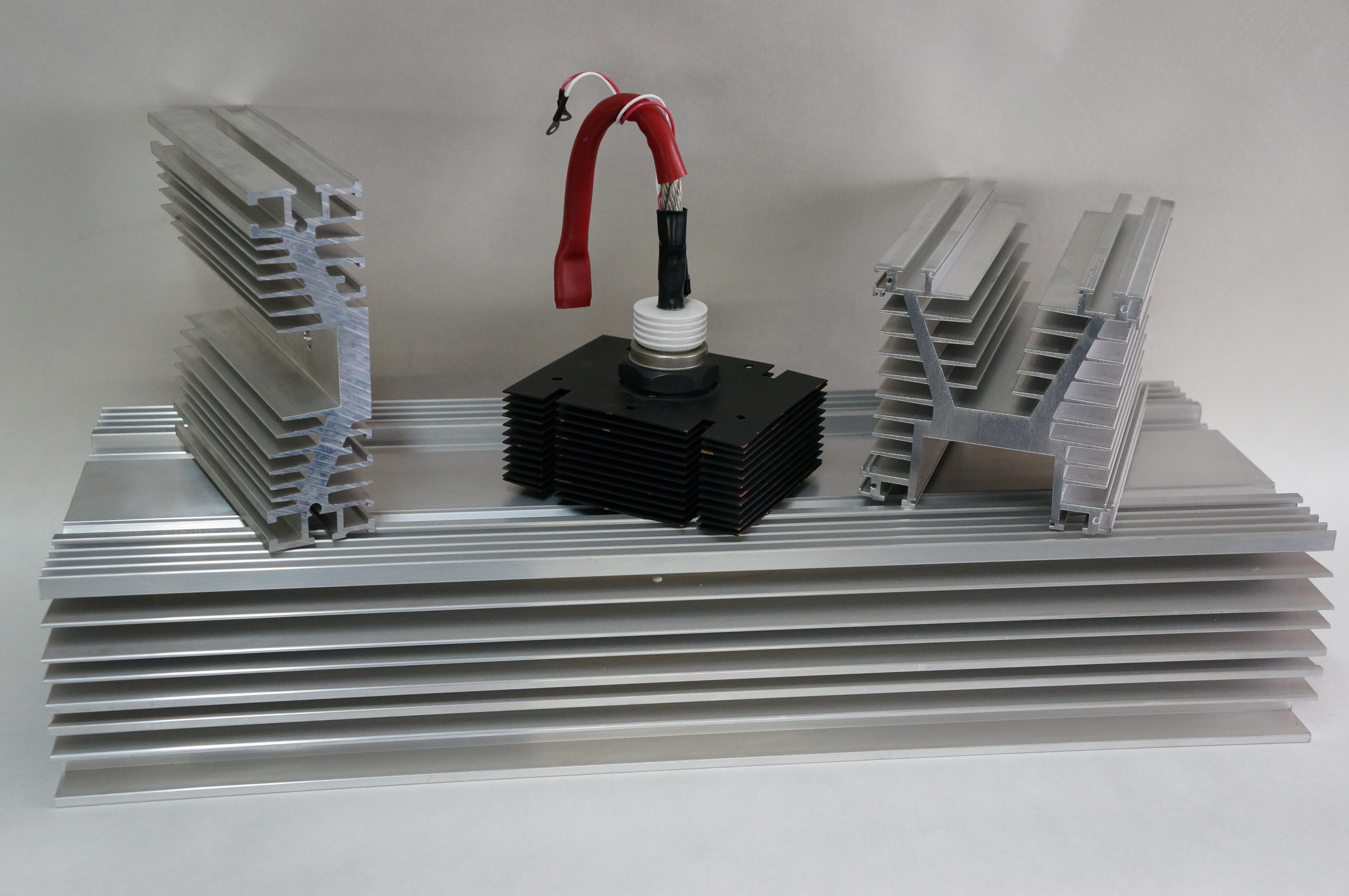Thyristors soudés : thyristors intégrés sur dissipateur en cuivre