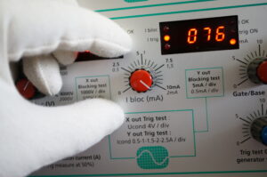 Plateforme d'essais pour équilibrage appairage thyristor redresseur Thyristor onduleur Diodes redresseur Diodes onduleurs